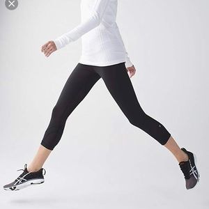 Black lululemon crop legging